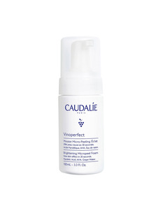 Caudalie Vinoperfect Изсветляваща микропилинг пяна 100 мл